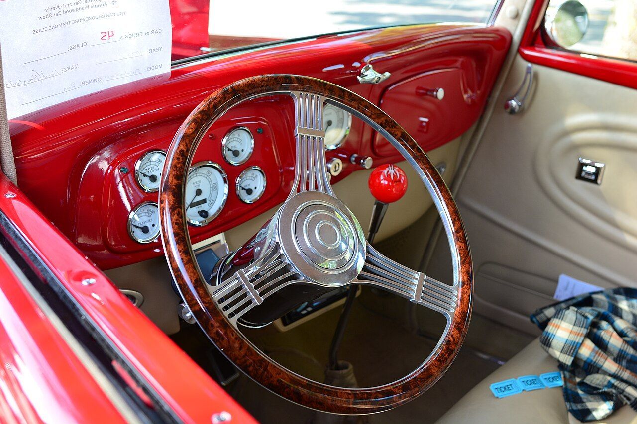 17th Annual Wedgwood Car Show 14 - 1934 Ford 5-window coupe - dashboard